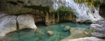 felsiges Bachbett des Río Borosa in der Cerrada de Elías