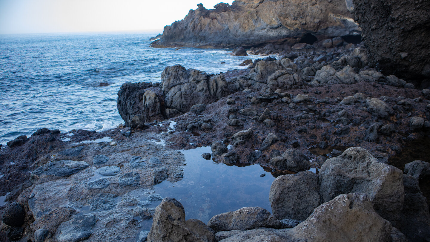 rauen Küste an der Playa del Jurado