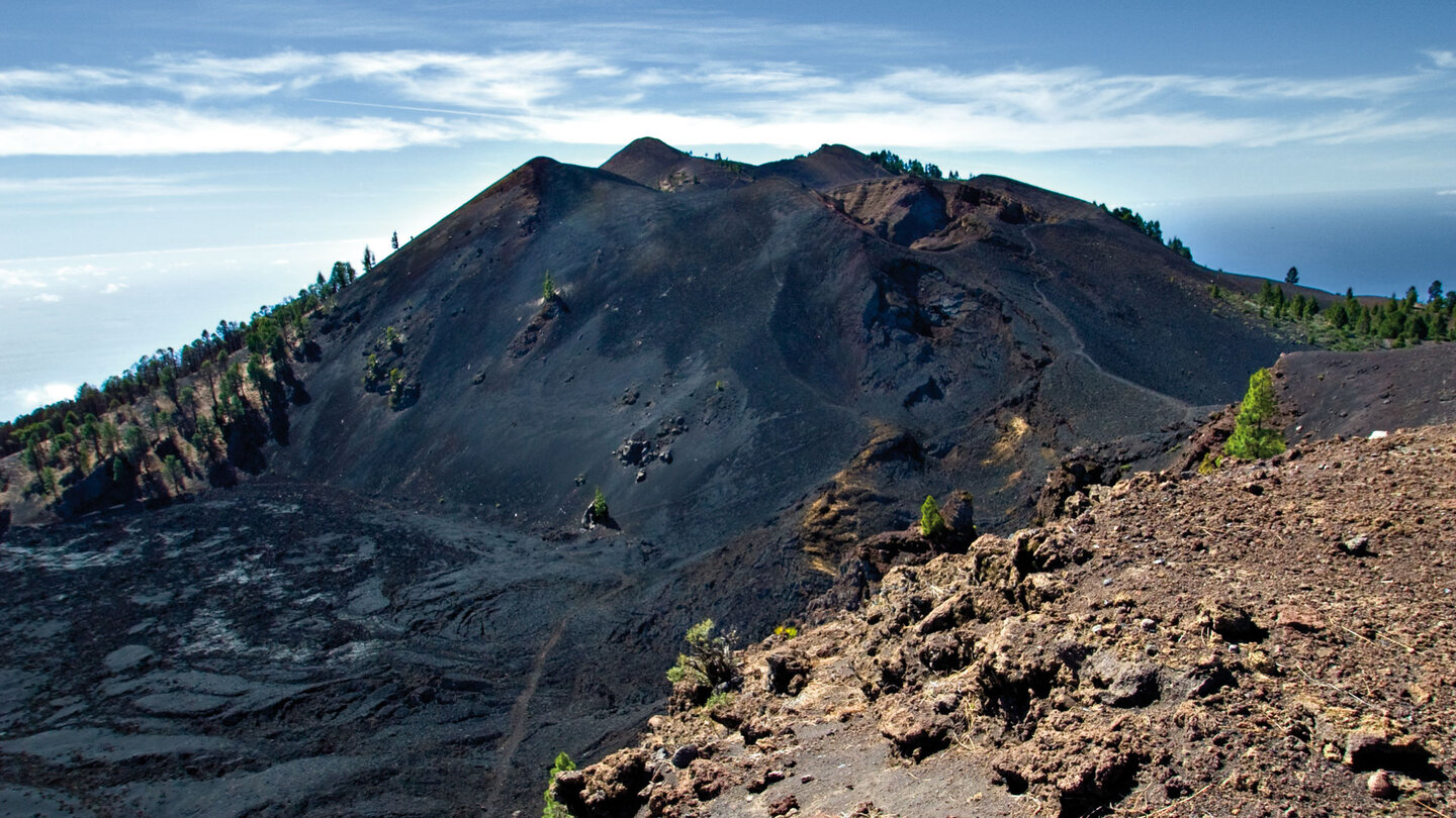 Blick auf den Montaña del Fraile mit Krater Duraznero auf La Palma