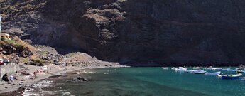 geschützt durch die Hafenmole ist der kinderfreundliche Strand Playa de Vueltas auf La Gomera