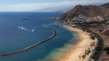 die Playa de Las Teresitas mit San Andrés