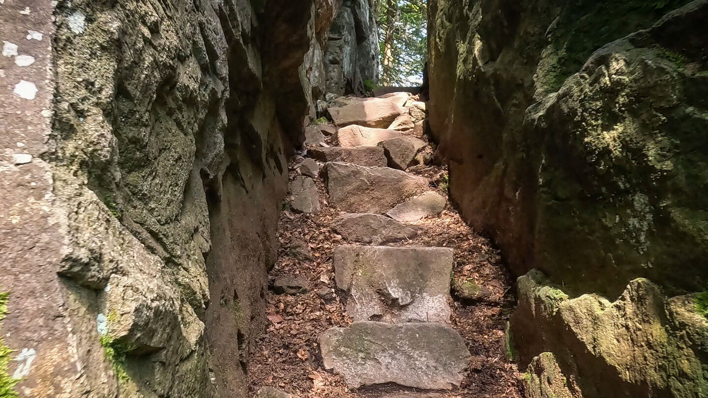 Felsdurchstieg bei den Hirschsteinen