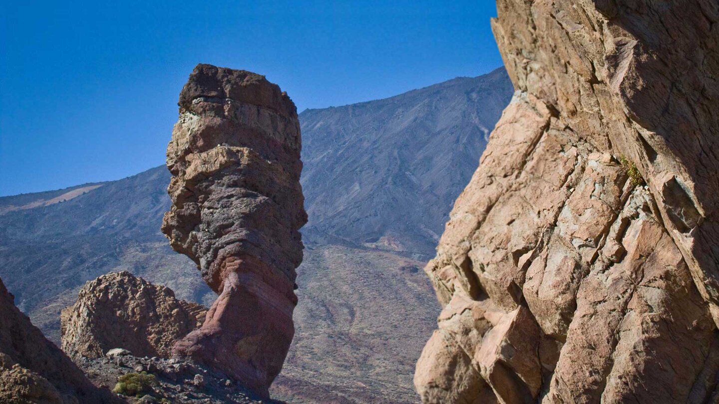 Der Roque Cinchado im Teide Nationalpark auf Teneriffa