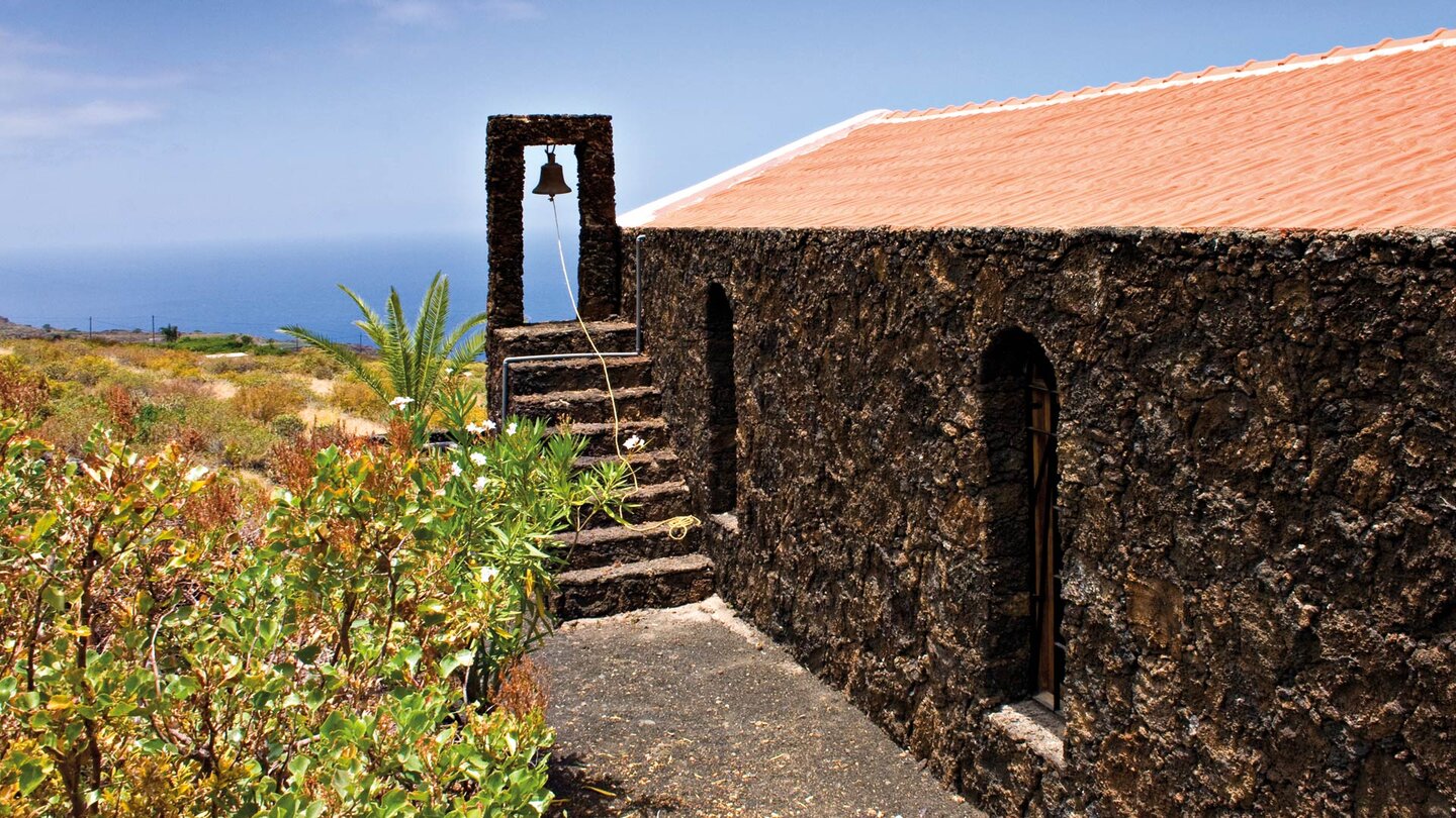 die Kirche mit ihrem Glockentürmchen in Los Llanillos auf El Hierro