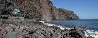 Blick entlang des Schweinebucht genannten Playa de Argaga auf La Gomera