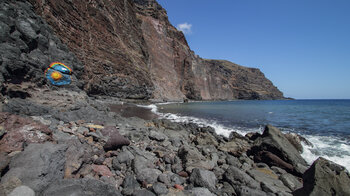 Blick entlang des Schweinebucht genannten Playa de Argaga auf La Gomera