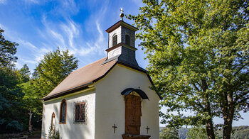 die Michaelskapelle am Ehrenfriedhof