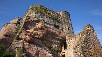 mächtiger Burgfels der Ruine Neudahn