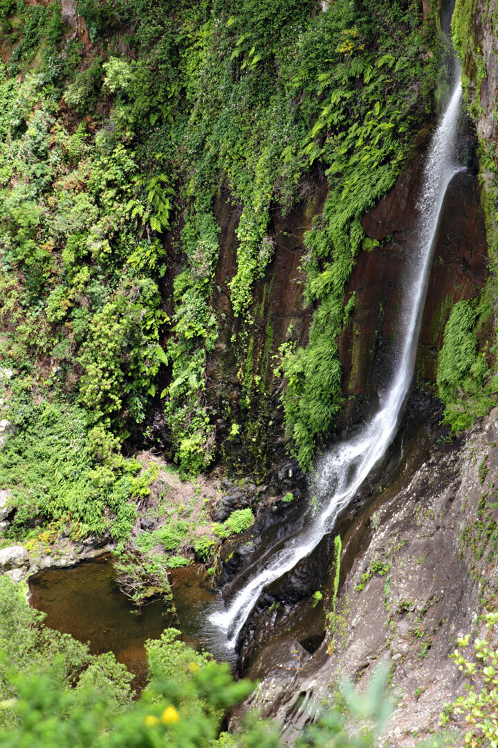 Wasserbecken am Fuße des Chorro del Cedro