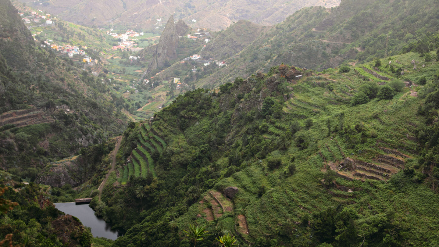 Blick auf den Stausee Embase de los Tiles oberhalb des Ortes Hermigua