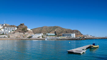 die Strandmolen an der Playa de Puerto Rico auf Gran Canaria