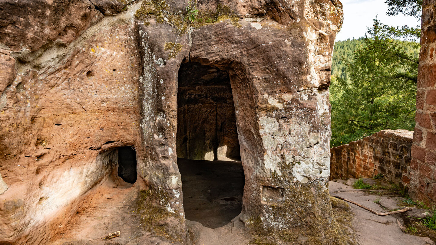 Felskammern in der Ruine der Burg Blumenstein