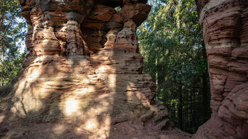 Spalten im Sandsteinriffs beim Zigeunerfels