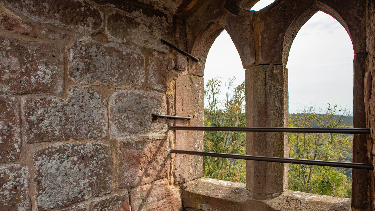 Fenster im Obergeschosss der Burganlage der Ruine Neu-Windstein