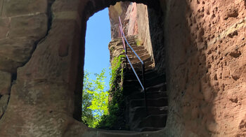 Treppenaufgänge in der Burgruine Vieux-Windstein