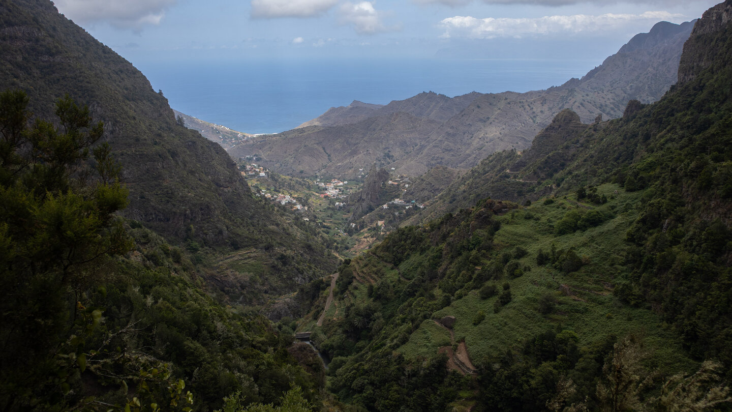 Blick vom Nebelwald El Cedro auf La Gomera in die Schlucht zum Atlantik