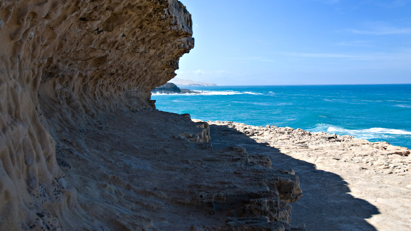 ausgewaschene Felsformationen am Monumento Natural de Ajuy auf Fuerteventura