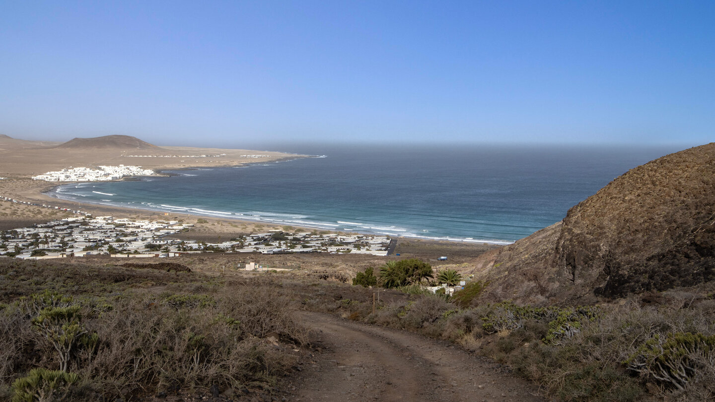 Ausblick auf die Caleta de la Famara vom Wanderweg