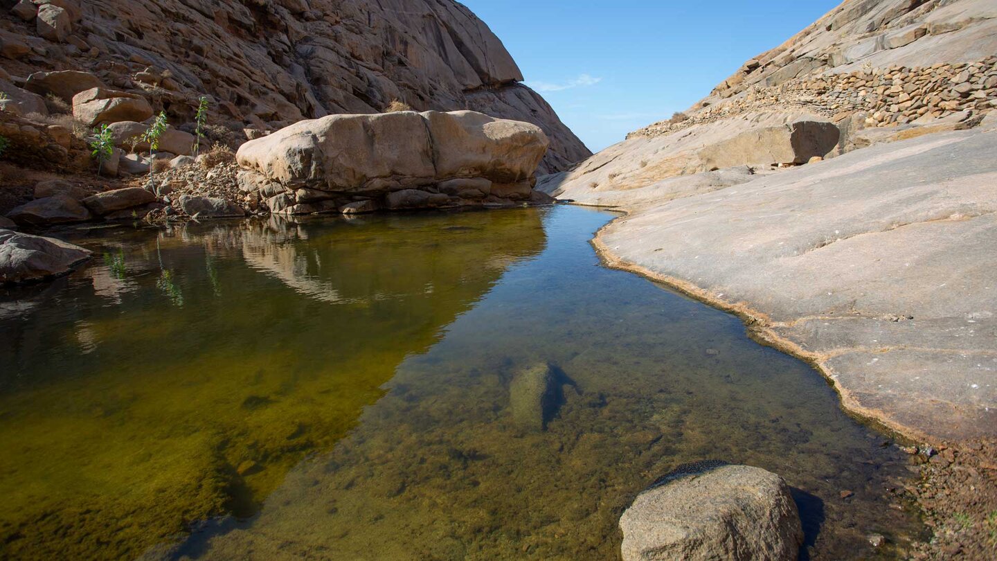 die Wasserbecken am Grund der Schlucht bleiben das ganze Jahr über erhalten