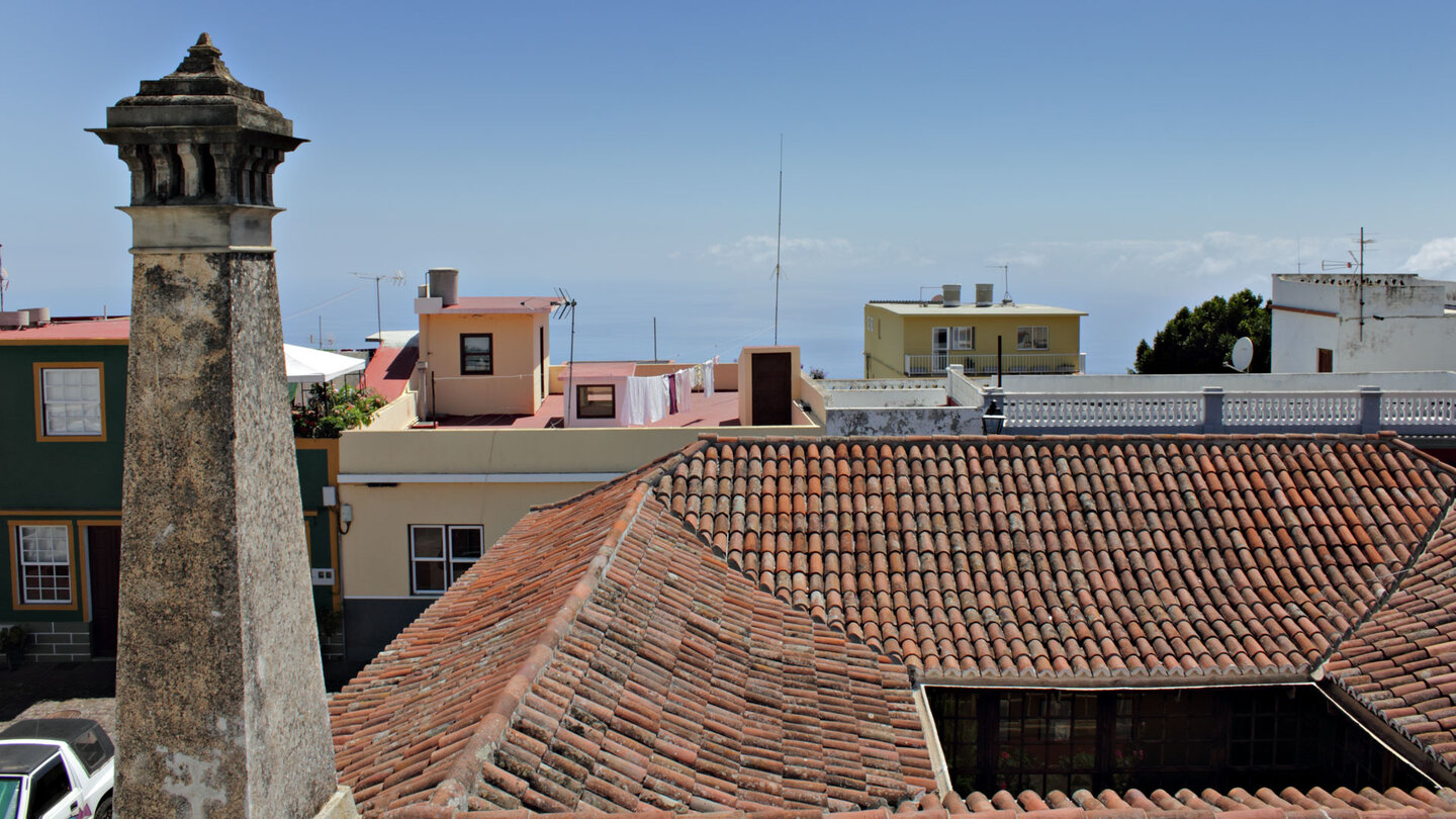 Blick über die Dächer von Tijarafe auf La Palma