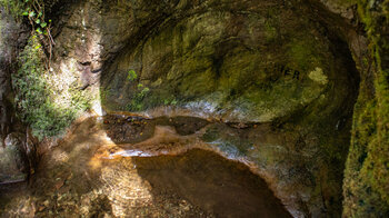 Grotte am Edelfrauengrab-Wasserfall