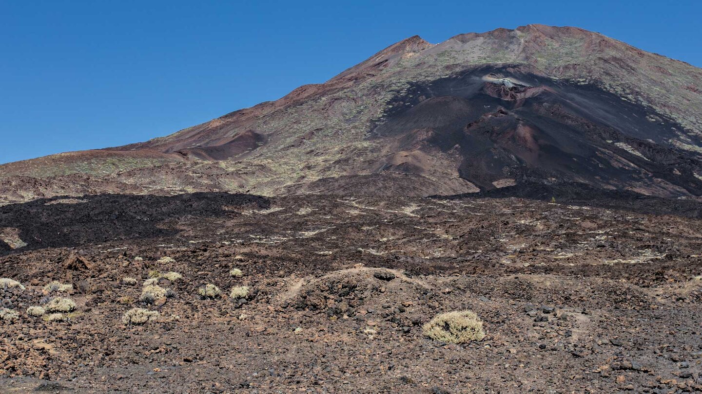 die Narices del Teide mit Lavaströmen am Pico Viejo im Teide Nationalpark