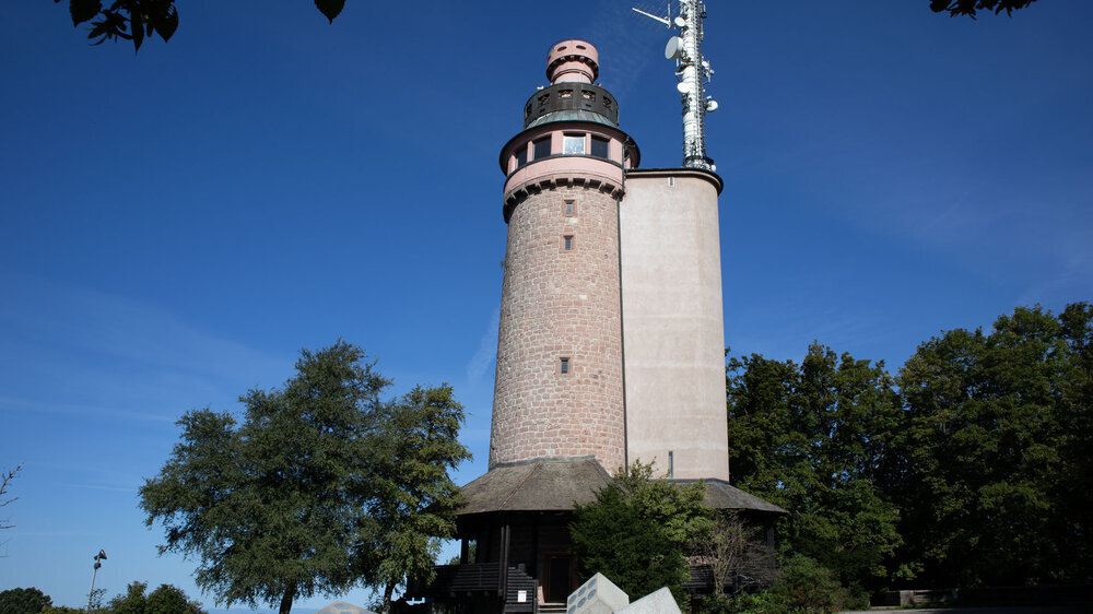 Der Merkurturm auf dem Merkur oder Große Staufenberg