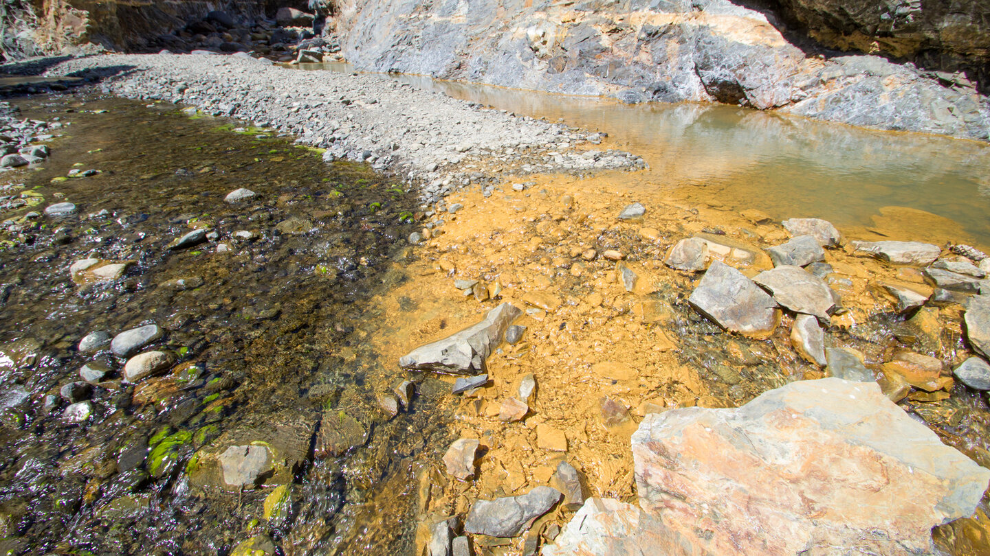 Zusammenfluss des Rio de Almendro Amargo und des Rio Rivanceras