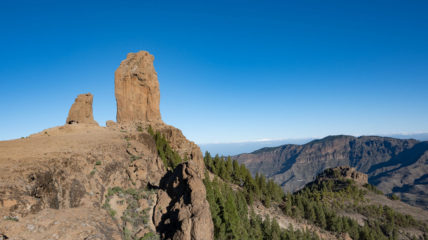 der Roque Nublo thront über der Caldera de Tejeda