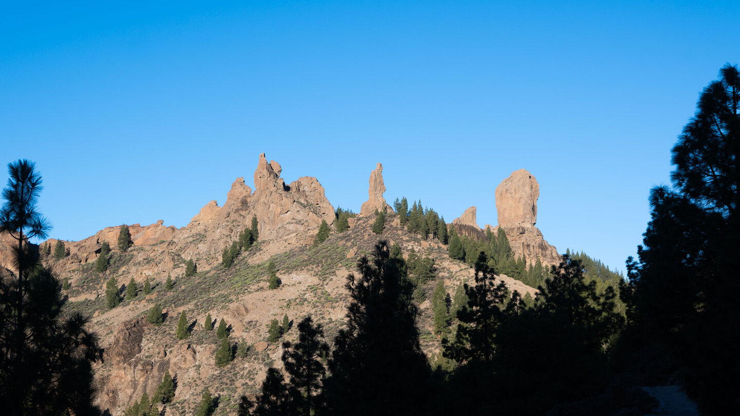 Roque Nublo und Rana mit El Fraile vom Wanderweg zu Degollada La Goleta