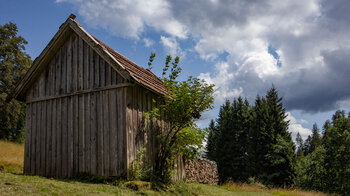 Heuhütte entlang der Wanderung durchs Tonbachtal