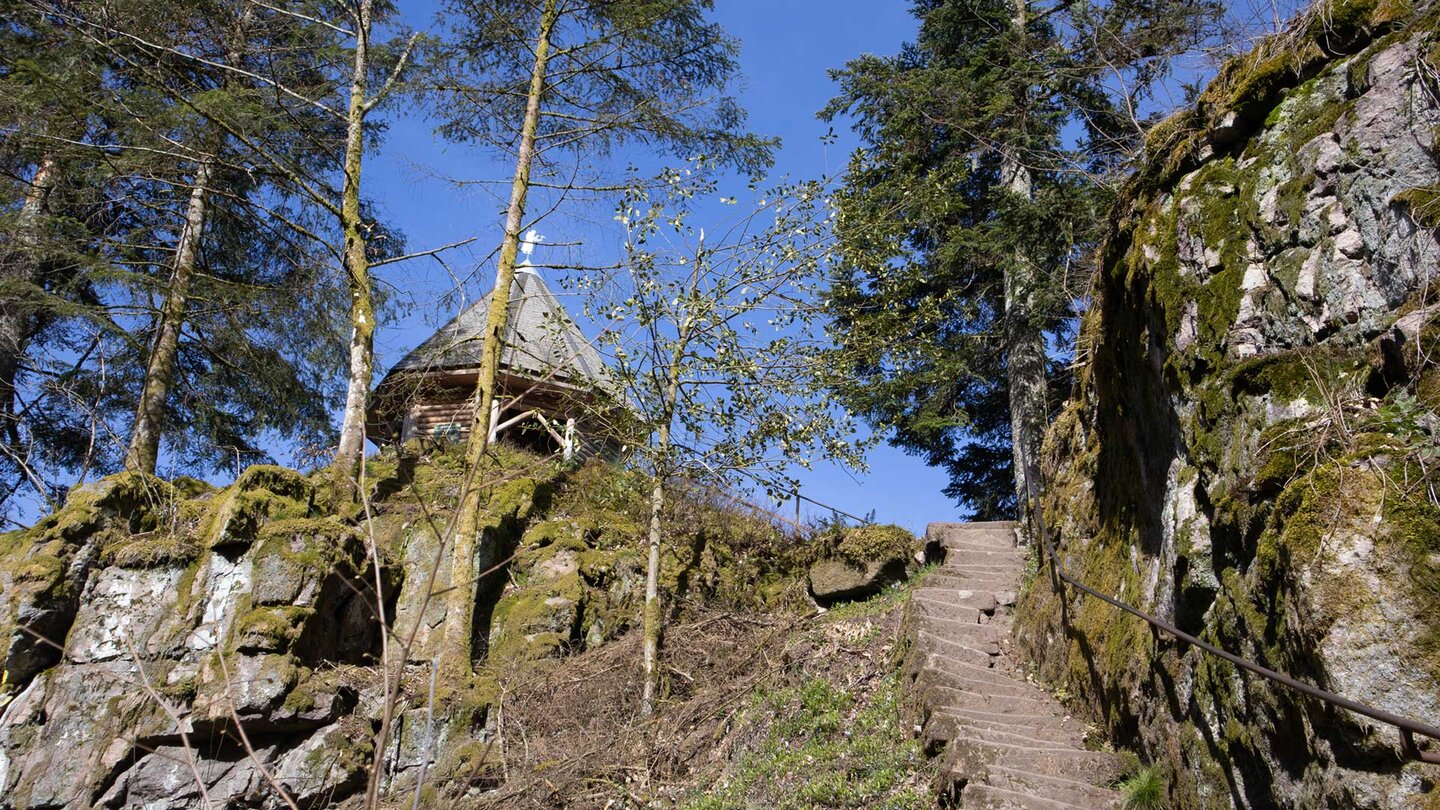 der Aussichtspavillon auf dem Burgbachfelsen