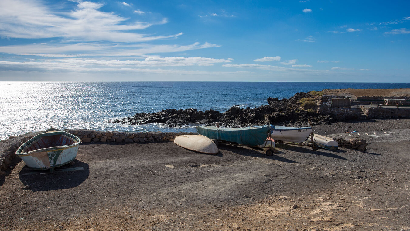 Boote an der Strandpromenade von Abades | © Sunhikes