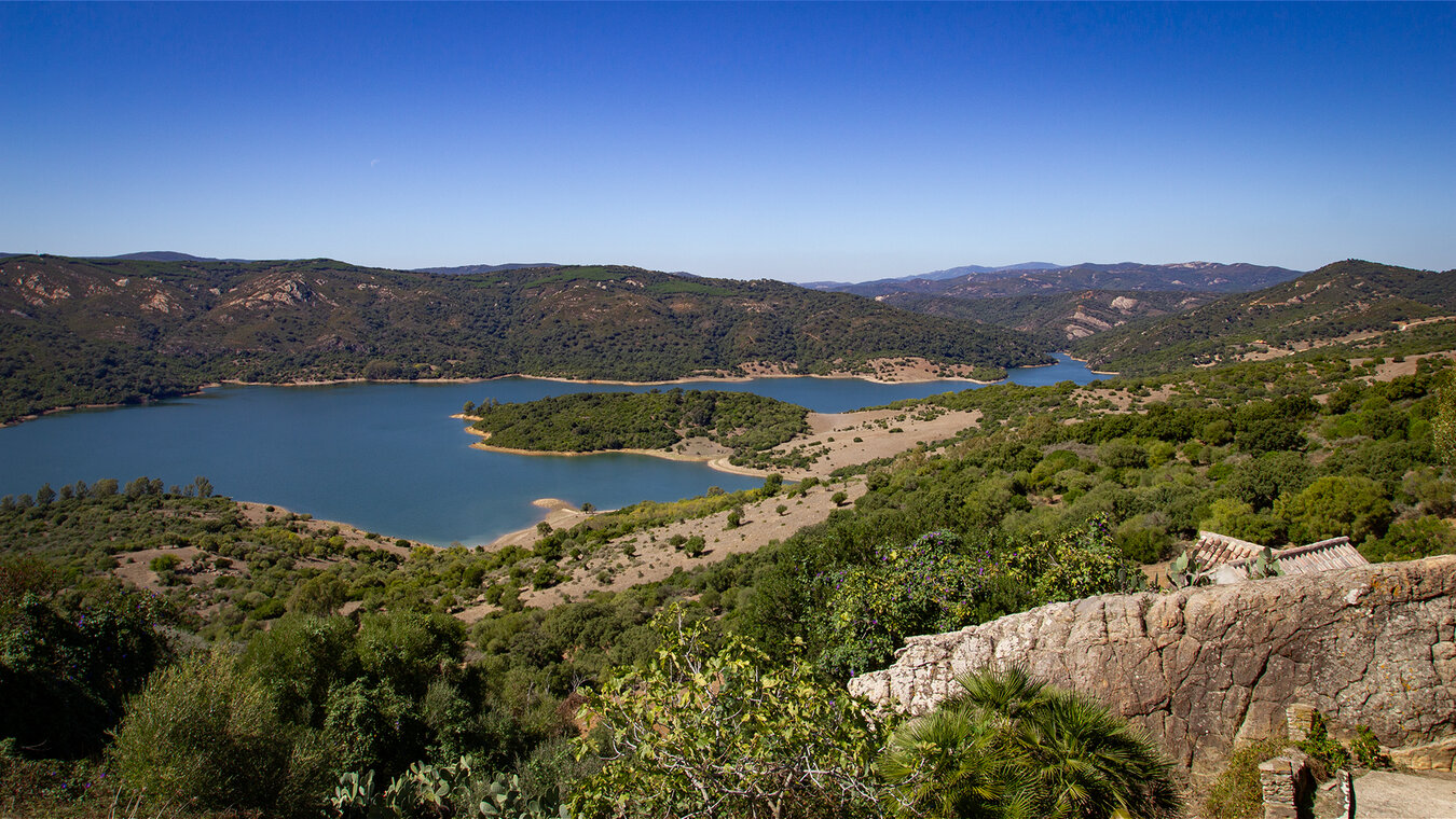 Stausee Guadarranque im Parque Natural de Los Alcornocales | © Sunhikes