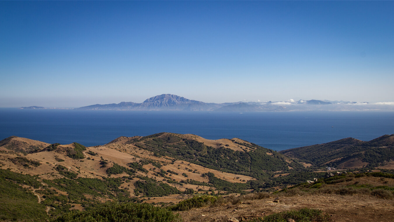 Blick vom Parque Natural de Los Alcornocales bis Afrika | © Sunhikes