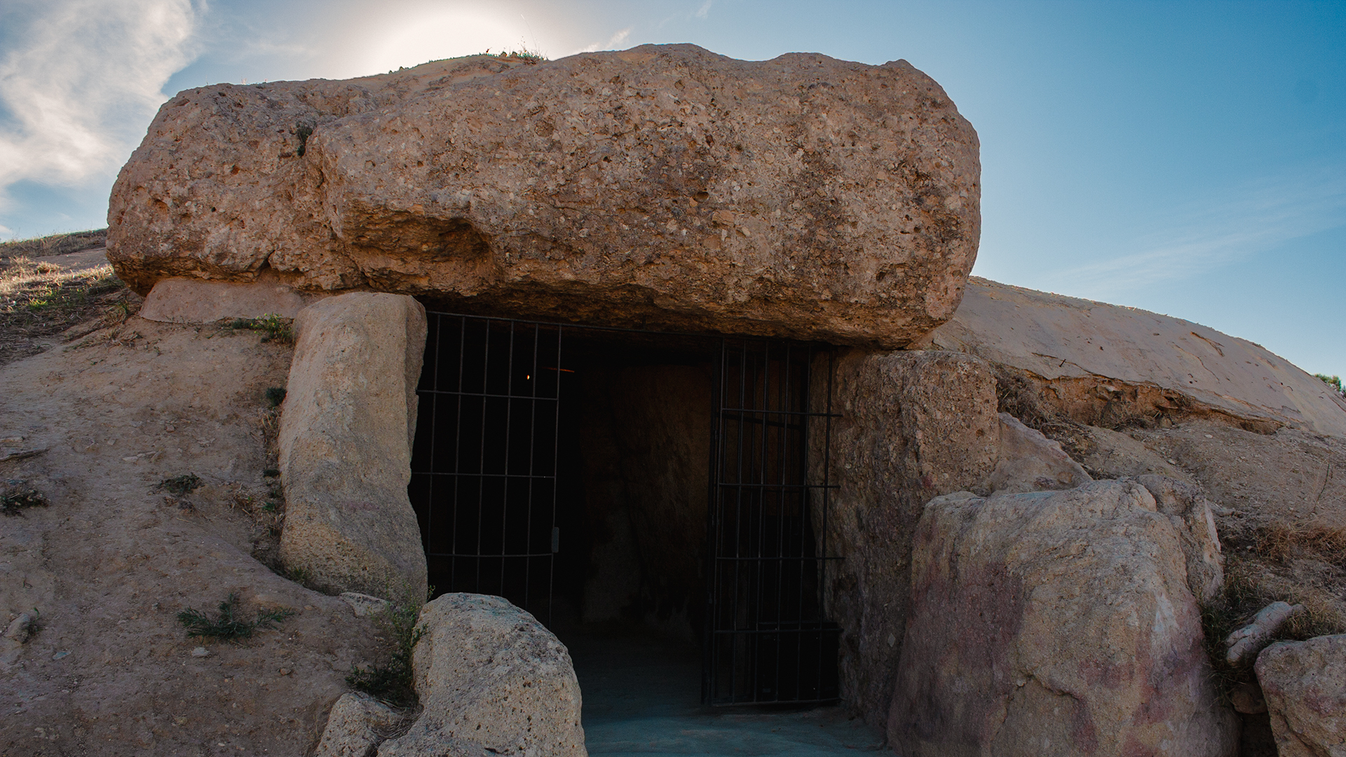 der Dolmen de Menga bei Antequera | © Sunhikes