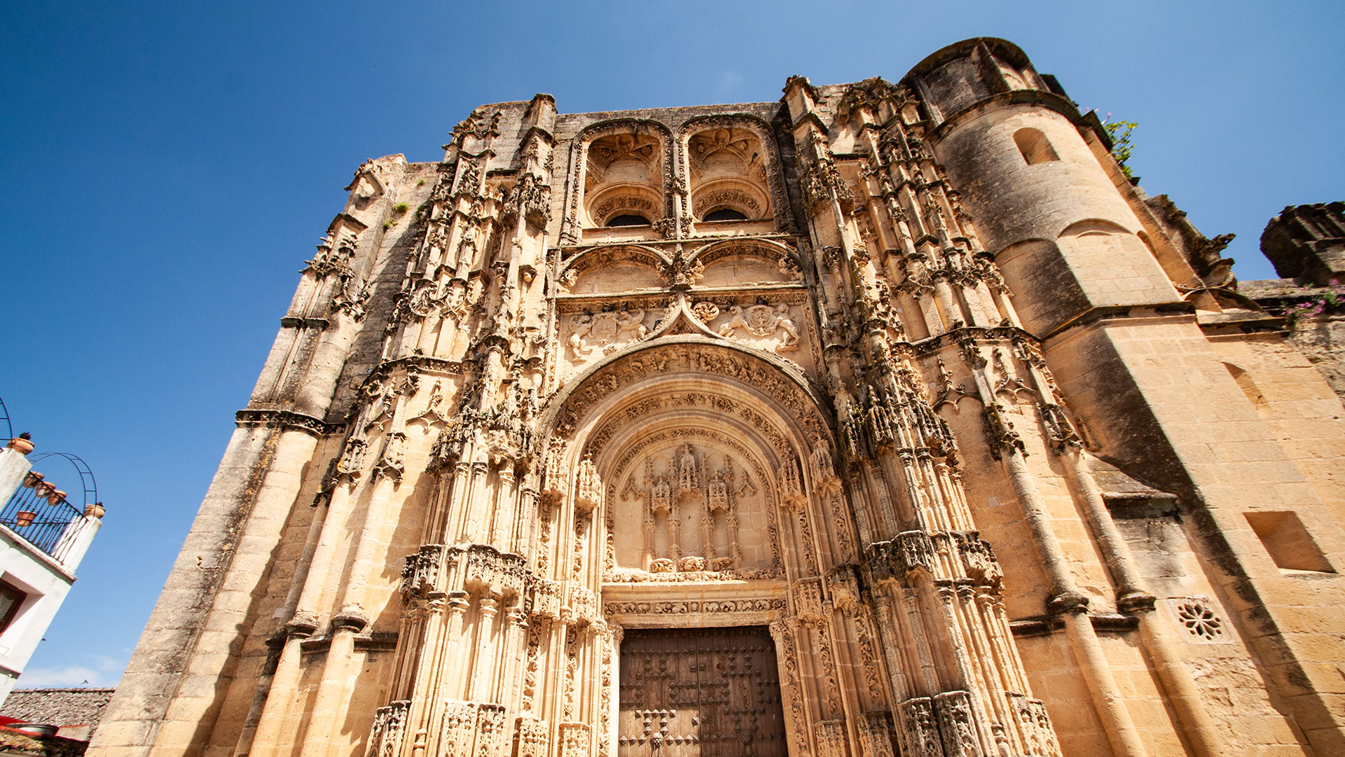 prachtvolles Portal der Basílica Menor de Santa María de la Asunción | © Sunhikes