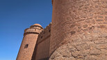 die typischen runden Türme der Burg La Calahorra | © Sunhikes