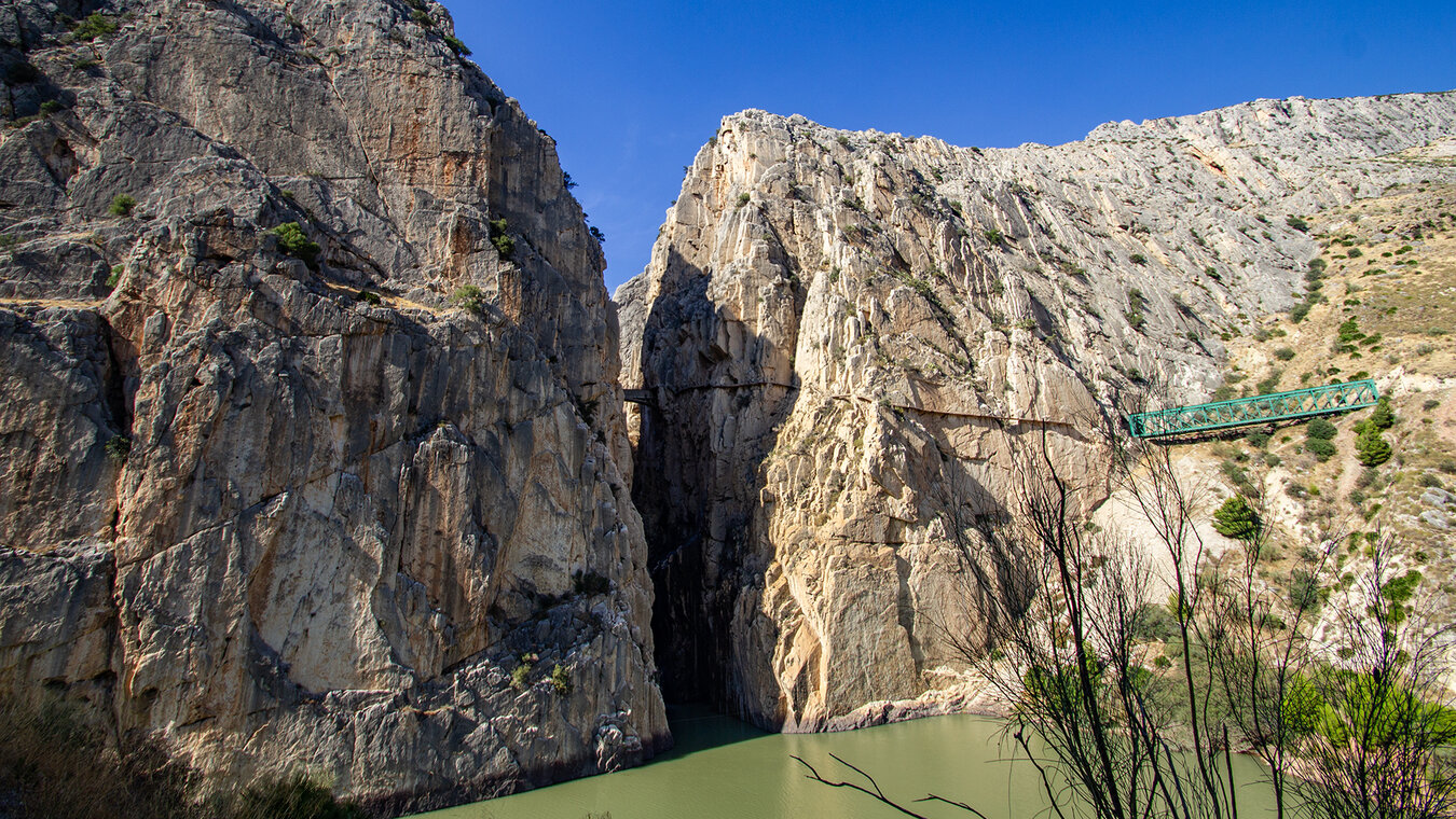 der Caminito del Rey führt auf Stegen entlang des Guadalhorce | © Sunhikes