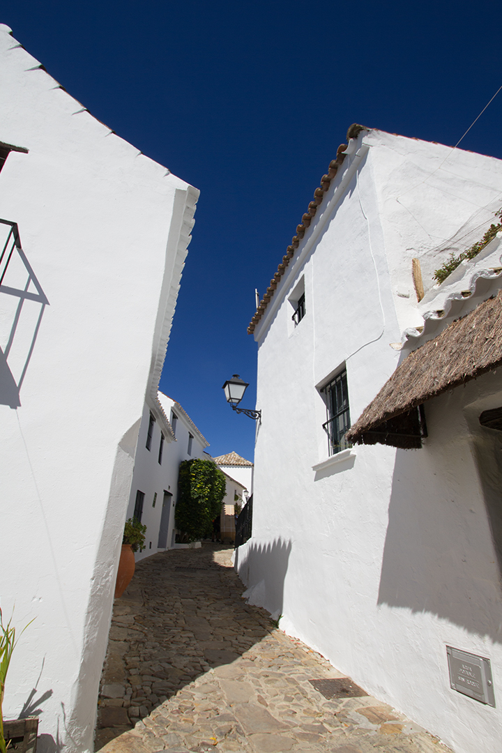 steile Gasse in Castellar de la Frontera | © Sunhikes