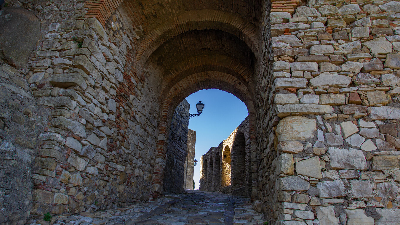 Burganlage von Castellar de la Frontera | © Sunhikes