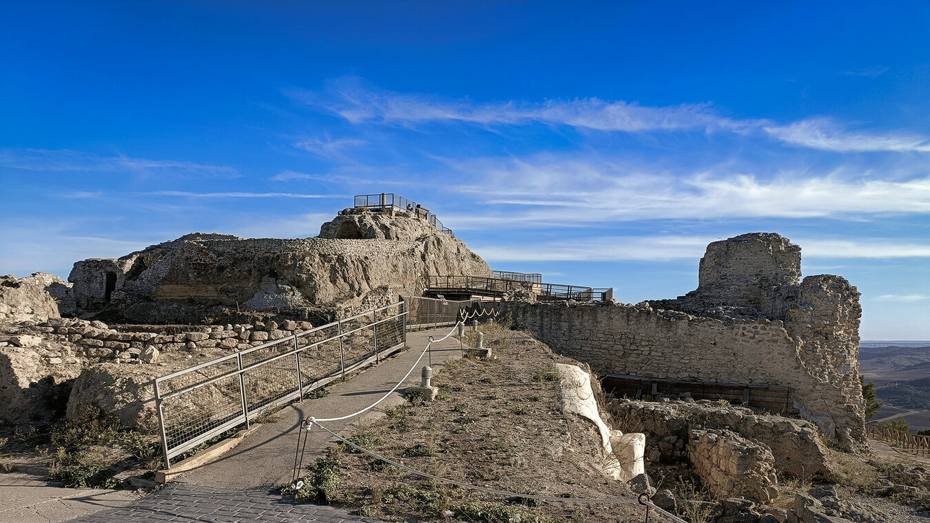 die archäologische Ausgrabungsstätte Cerro del Castillo | © Sunhikes