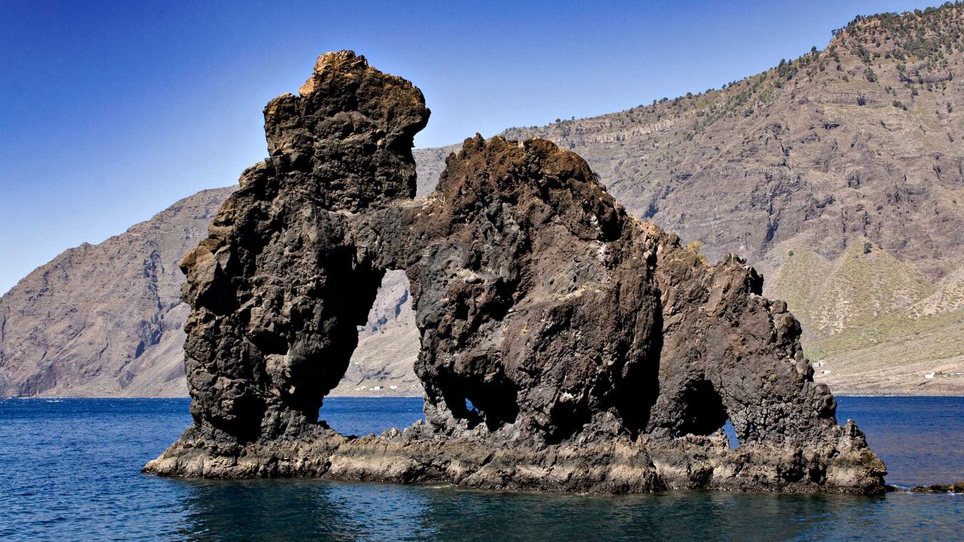 Roque de Bonanza in der Bucht Las Playas auf El Hierro | © Sunhikes