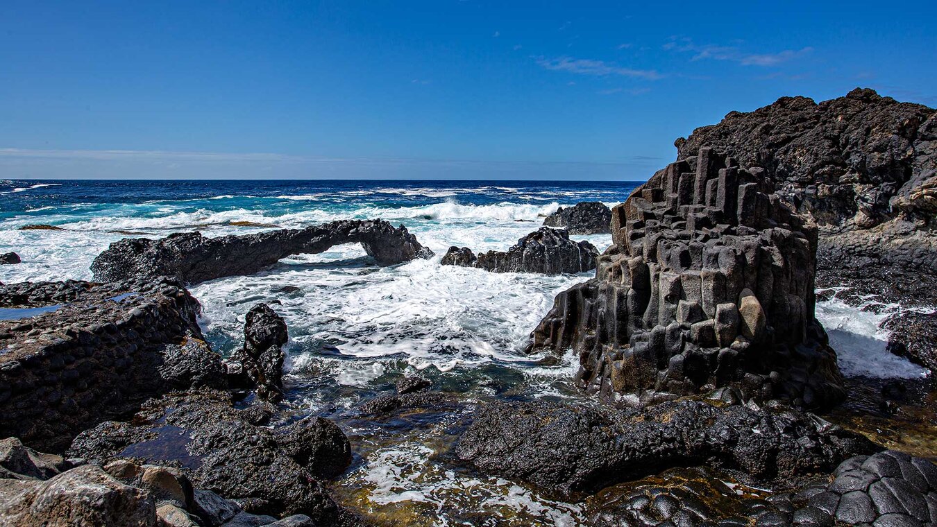 die Küstenlandschaft El Hierros am Meerwasserbad Charco Azul | © Sunhikes