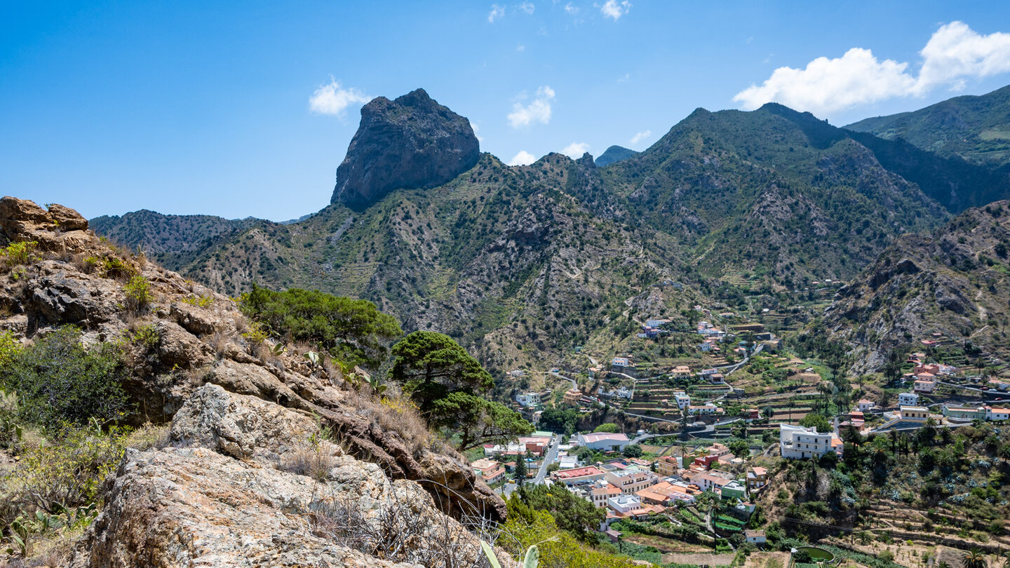 Ausblick auf Vallehermoso und Roque de Cano | © Sunhikes