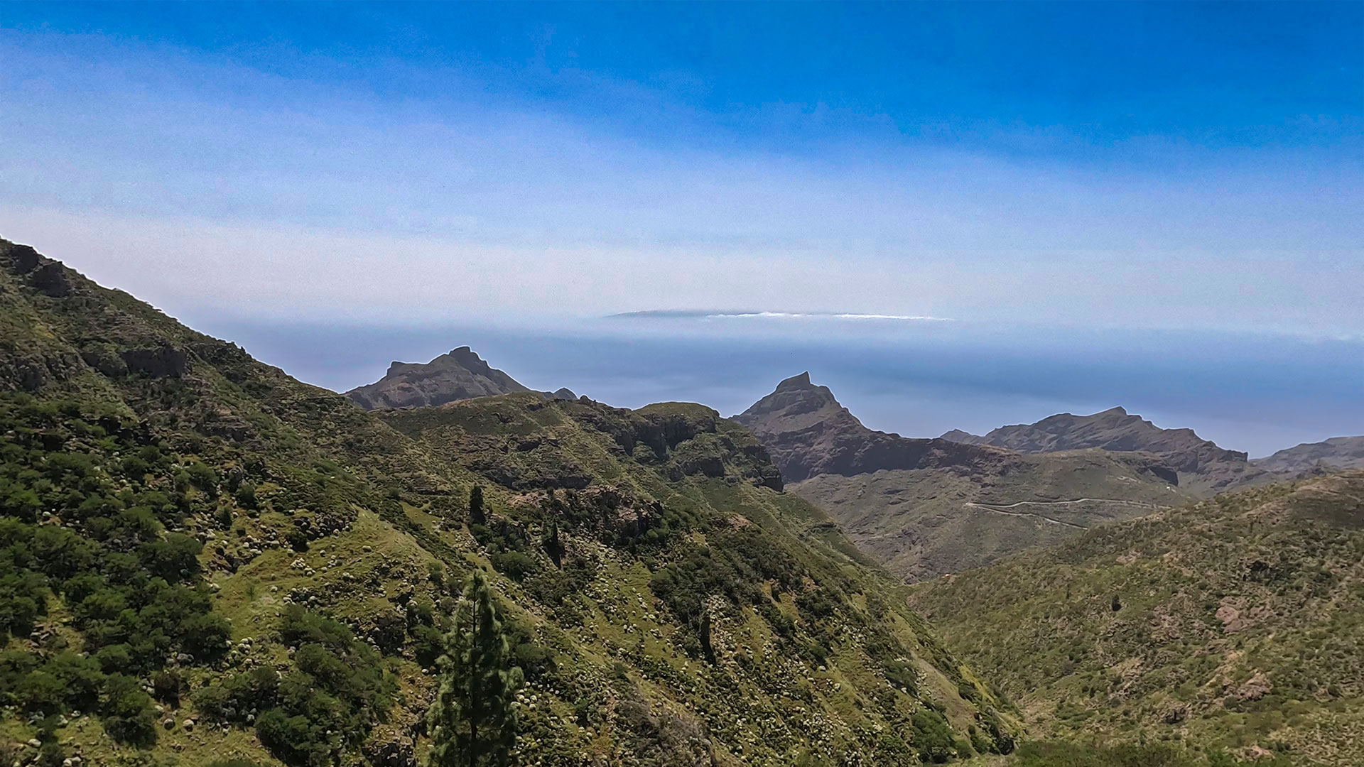  Ausblick von der Cumbre de Masca auf die Nachbarinsel La Gomera | © Sunhikes