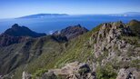 Blick über die Felsformationen der Cumbre de Bolico auf La Gomera | © Sunhikes