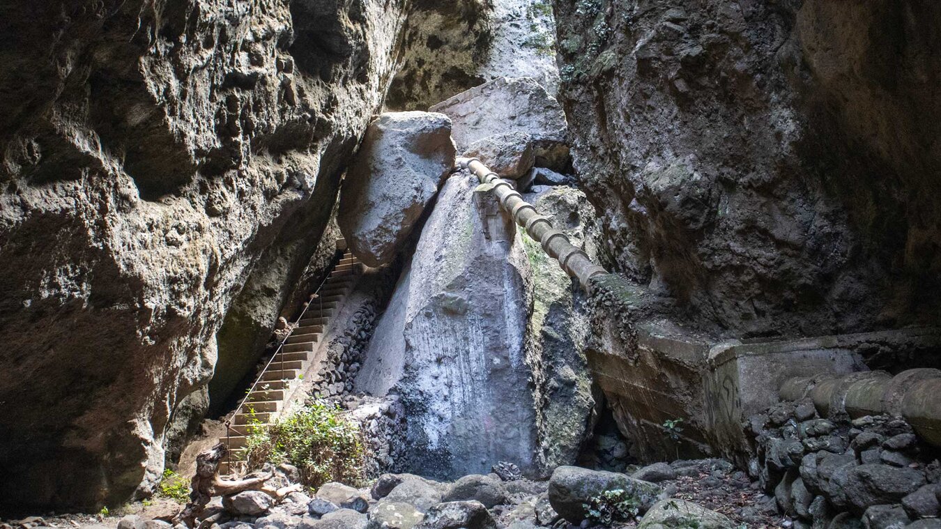 die Galería la Escalera mit Wasserkanal | © Sunhikes