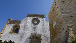 Torre de Doña Blanca neben der Kirche Santa María | © Sunhikes