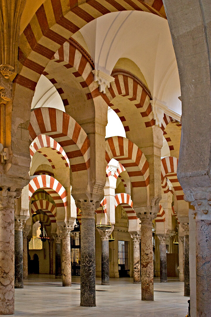 hufeisenförmige Bögen in der Mezquita | © Sunhikes